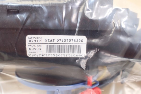 Fiat OE 735757829 735674708 735657762 735782064 PRZEŁĄCZNIK ZESPOLONY MANETKA ŚWIATEŁ FIAT 500 2015- Перемикач комбінований (двірники, покажчики повороту, світло) для Fiat 500 2015-