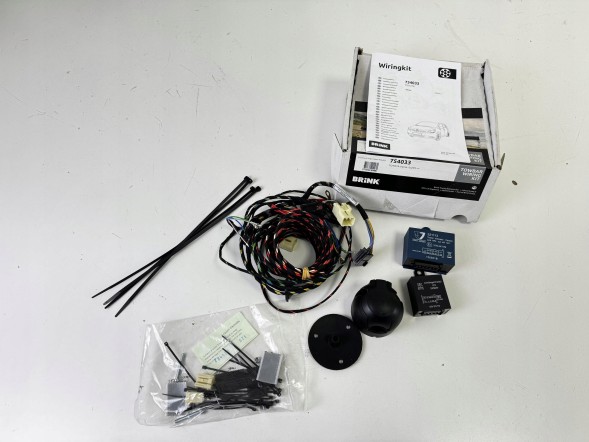 Toyota OE 754033 1802200226 Спеціальна проводка фаркопу BRINK 7PIN OEM Toyota Verso 09- 754033