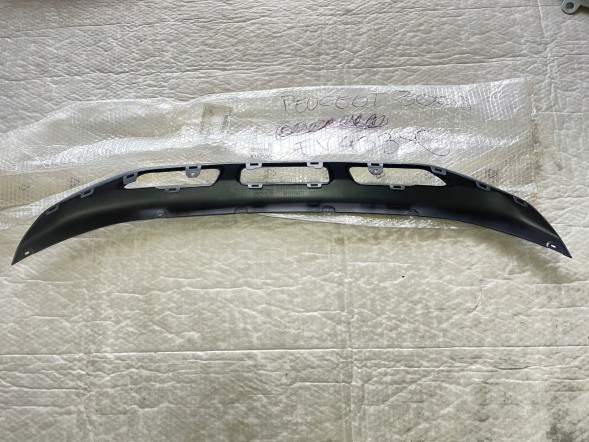 Peugeot OE 9810880477 981088041T 98 10 880 41T spoiler spojler nakładka dokładka dolna dolny zderzaka przedniego przednia przód przodu w zderzak zderzaka СПОЙЛЕР НАКЛАДКИ БАМПЕРА PEUGEOT 3008 5008 II ПЕРЕДНІЙ