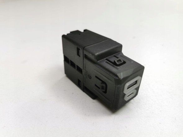Mopar ЦЕНТРАЛЬНА КОНСОЛЬ USB TYPE-C ПОРТ ЗАРЯДКИ DODGE HORNET 2023-2024 50574094