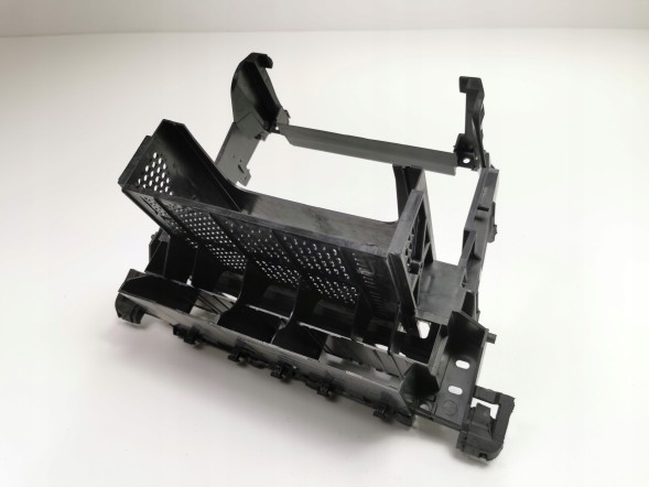 Audi OE 4B0858005P OE Кріплення Audi для центральної частини решітки повітрозабірника Audi A6 2002- OE 4B0858005P