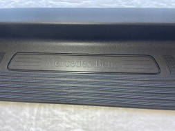 Mercedes-Benz OE A4476803106 A 4476803106 A 447 680 31 06 A-447-680-31-06 Mercedes-Benz Vito w447 listwa progowa nakładka próg progu drzwi panel progowy progu ochronna НОВА ОРИГ. БІЧНА ПОРОГОВА ПЛАНКА КРИШКА СТУПІНЬ MERCEDES VITO W447 ЛІВА