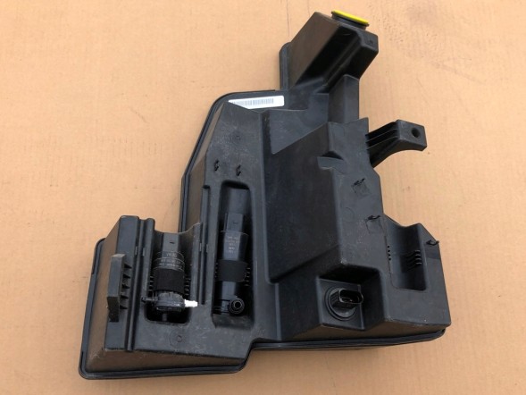 Audi OE 4KE.955.451.P Бак 4ke955451p рідина омивачів скла фари насос audi e-tron