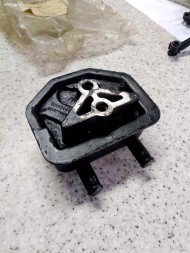 GM 90289606 GM Опора двигуна передня права 1.8, 2.0 Pontiac LEMANS ESPERO