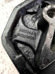 GM 90289606 GM Опора двигуна передня права 1.8, 2.0 Pontiac LEMANS ESPERO