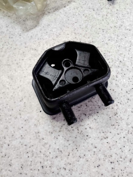 GM 90289606 GM Опора двигуна передня права 1.8, 2.0 Pontiac LEMANS ESPERO