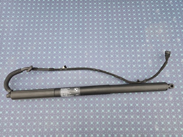 BMW OE SIŁOWNIK TELESKOP ELEKTRYCZNY KLAPY PRAWY BMW X3 F25 7232004 NOWY ORGINAŁ QUALI15.09,25 ЕЛЕКТРИЧНИЙ ТЕЛЕСКОПІЧНИЙ ПРИВІД КРИШКИ БАГАЖНИКА ПРАВИЙ BMW X3 F25 7232004 ОРИГІНАЛ