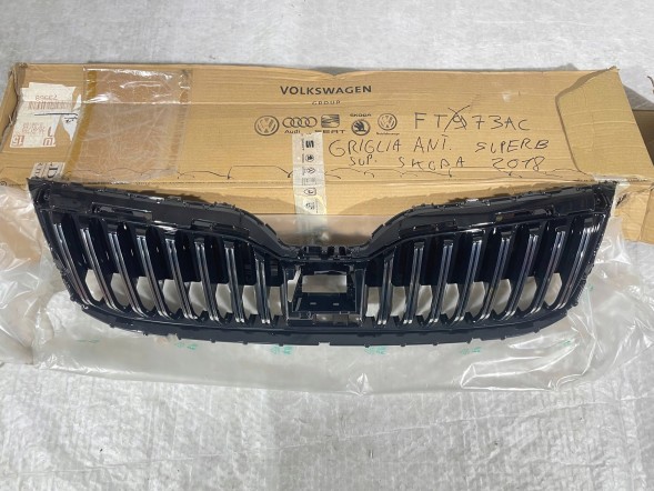 Skoda OE 3V0853653G 3V0853653K 3V0853653A 3V0853653 NOWY OTYGINALNY Przedni grill atrapa chłodnicy przednia kratka siatka srebrne chrom żebra czarna czarne ОРИГІНАЛЬНА SKODA SUPERB III 3 LIFT РЕШІТКА РАДІАТОРА ХРОМОВАНІ РЕБРА