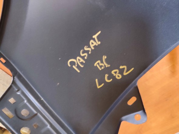 Polcar BŁOTNIK LEWY PRZÓD VOLKSWAGEN PASSAT B6 LC8Z БРИЗКОВИК ЛІВИЙ ПЕРЕДНІЙ VOLKSWAGEN PASSAT B6 LC8Z
