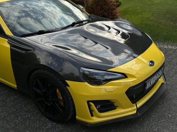 Manufaktura Carbonu 5906203224340 Карбонова маска Toyota GT86, Subaru BRZ, стиль Race 100% вуглецеве волокно 2x2