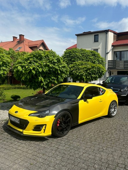 Manufaktura Carbonu 5906203224340 Карбонова маска Toyota GT86, Subaru BRZ, стиль Race 100% вуглецеве волокно 2x2