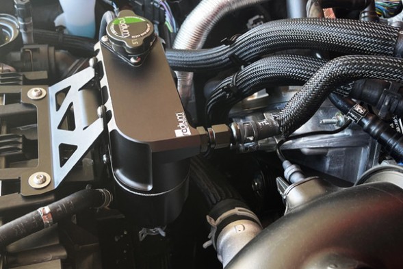 Китай USA-RAD-20-0286 Ford Mustang 2015+ Комплект бака охолоджуючої рідини Radium Engineering