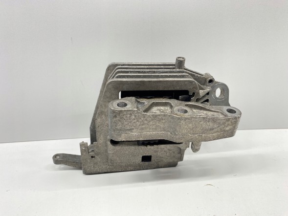 BMW OE 8743621 BMW КОРПУС ДВИГУНА BMW X1 F48/ X2 F39 22118835564