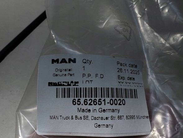 MAN OE 65626510020 pmi150921 ПЛАНКА УЩІЛЬНЮВАЧА ЛОБОВОГО СКЛА MAN 65.62651.0020
