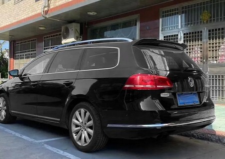 AD FP003003 Накладка спойлера на люк VW Passat B7 універсал ABS, дах глянцевий чорний