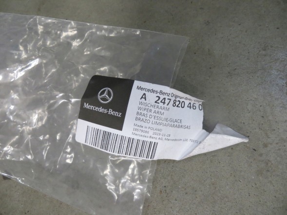 Mercedes-Benz OE A2478204500 Плече склоочисника переднє ліве mercedes w247