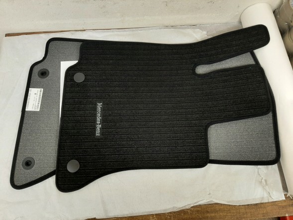 Mercedes-Benz OE НАБІР Килимків MERCEDES A2066803602 A2066803002