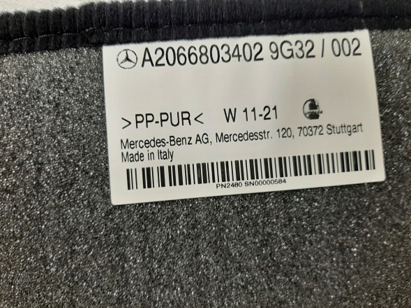 Mercedes-Benz OE НАБІР Килимків MERCEDES A2066803602 A2066803002