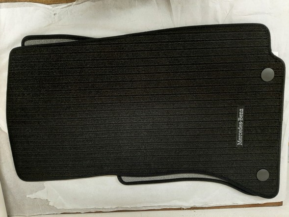 Mercedes-Benz OE НАБІР Килимків MERCEDES A2066803602 A2066803002