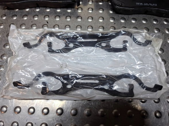 Dodge OE V1012369AA Гальмівні колодки передні v1012369aa jeep grand cherokee dodge durango 11- oe