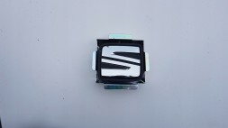 SEAT OE РУЧКА ЗАМОК ЕМБЛЕМА SEAT IBIZA TOLEDO ЗАДНЯ 6J0827565ARYP