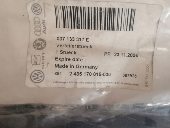 Volkswagen OE РЕЙКА ВПРИСКУВАННЯ AUDI, VW, SEAT 037133317E
