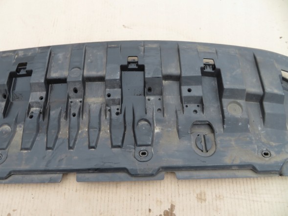 Volkswagen OE ЕЛЕМЕНТ ЗАКРИВАННЯ ПЕРЕДНЬОГО БАМПЕРА SUPERB ORIGINAL 3V0807611A
