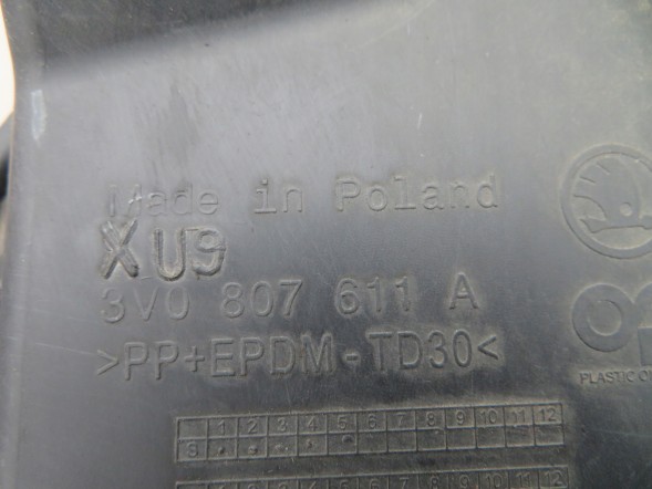 Volkswagen OE ЕЛЕМЕНТ ЗАКРИВАННЯ ПЕРЕДНЬОГО БАМПЕРА SUPERB ORIGINAL 3V0807611A