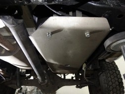 Fabryka4X4 OMC АЛЮМІНІЄВА КРИШКА ПАЛИВНОГО БАКА MITSUBISHI L200 (2006-2010)