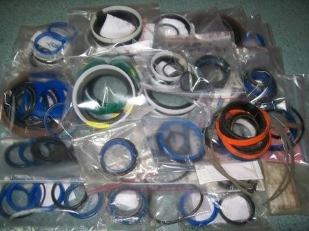 Tender TWM-D012A5A3988 ГІДРАВЛІЧНИЙ ЦИЛІНДР HYVA LOHR SEALING COMPL.