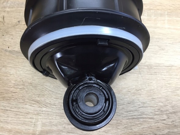Maxpeedingrods A2113200725 2113200725 Втулка сильфонної подушки ліва задня для CLS Coupe W219 C219 E Sedan Kombi W211