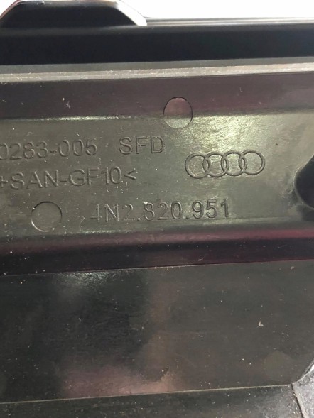 Audi OE AUDI A8 D5 РЕШІТКА ПОВІТРЯ 4N2820951