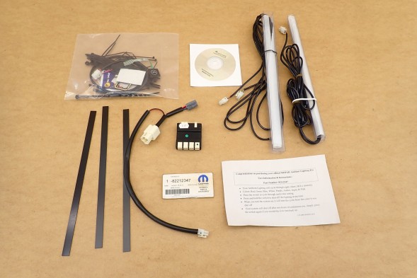 Fiat OE 82212347 Oryginalny Zestaw Oświetlenia Wnętrza 82212347 RAM 1500 2500 3500 2014-2015 Оригінальний комплект освітлення салону 82212347 для RAM 1500 2500 3500 2014-2015