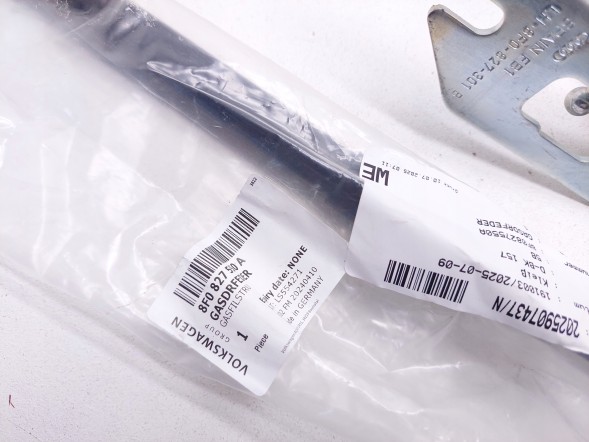 Audi OE AUDI A5 S5 8F0 ZAWIAS LEWY POKRYWY SILNIKA MASKI 8F0827301B GT5662 AUDI A5 S5 8F0 ЛІВА ПІВША ШАРНІР КАПОТА 8F0827301B