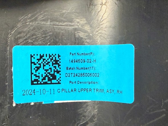 Tesla Y ЩИТОК СТІЙКИ C МАСКУВАЛЬНИК БАГАЖНИКА ПРАВИЙ 1494609-02-H НОВИЙ 5-ОСІБ