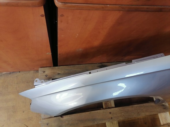 Polcar BLOTNIK LEWY PRZÓD AUDI A4 B8 LY7W БРИЗКОВИК ЛІВИЙ ПЕРЕДНІЙ AUDI A4 B8 ПЕРЕДЛІФТ LY7W