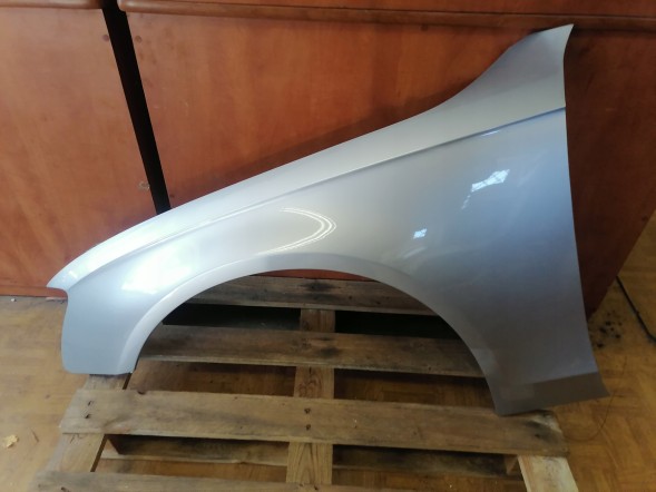 Polcar BLOTNIK LEWY PRZÓD AUDI A4 B8 LY7W БРИЗКОВИК ЛІВИЙ ПЕРЕДНІЙ AUDI A4 B8 ПЕРЕДЛІФТ LY7W