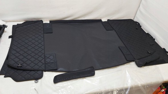 Jaguar OE T4K9614 GO НОВИЙ КУЛЬОВАНИЙ ВСТАВКА В БАГАЖНИК JAGUAR I-PACE T4K9614