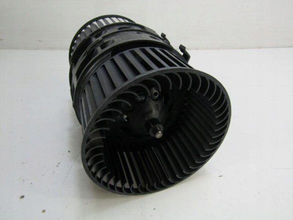 Renault OE 27210108241R MEGANE III AIR ВЕНТИЛЯТОР 272108241R