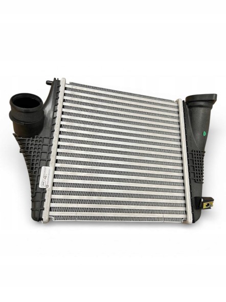 AHE RAD/5458648564854 Інтеркулер AUDI Q7 Q8 4.0 4M0145804BN ПРАВИЙ !