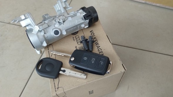 Volkswagen OE 1K0905851B NOWA ORYGINALNA OE OEM KOMPLETNA STACYJKA KLUCZYK NA PILOT CENTRALNY ZAMEK VW TOURAN I 1T1 1T2 2003-> 2004 2005 2006 2007 2008 2009 2010 Нова оригінальна oe oem повна станція ключ на пульт vw touran i
