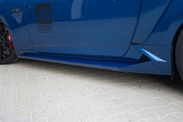 Mp Concepts JGD-MU24-SSLB Порогові планки Mp Concepts Пороги + Запонки - Комплект FORD MUSTANG 2024-2025