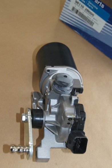 Hyundai OE 98110-2B000 Двигун склоочисника передній hyundai santa fe 2006-2010