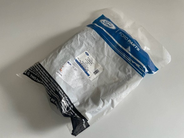 Ford OE 2378618 / FT4B-R51707-BC FORD EDGE MK2 2016-2021 Центральна ущільнювальна гумка люка ОРИГІНАЛ