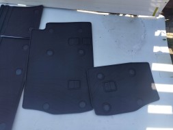 Jeep OE K82215185AC ОРИГІНАЛЬНИЙ КИЛИМОК-ВКЛАДИШ ГУМОВИЙ ДЛЯ БАГАЖНИКА JEEP WRANGLER