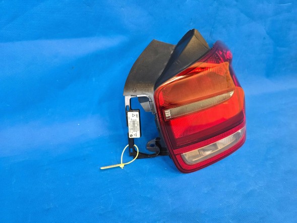BMW OE QUA11306 ФАРА ЗАДНЯ ПРАВА BMW 1 F20 F21 НОВА LOW КОМПЛЕКТНА ЛАМПОЧКИ 7270096