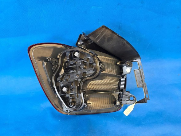 BMW OE QUA11306 ФАРА ЗАДНЯ ПРАВА BMW 1 F20 F21 НОВА LOW КОМПЛЕКТНА ЛАМПОЧКИ 7270096