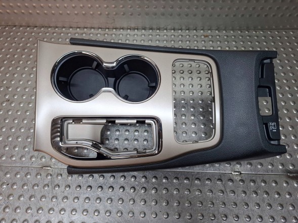 Jeep OE РАМКА ІНДИКАТОРА ПЕРЕМИКАННЯ ПЕРЕДАЧ 5VK202X9AF JEEP GRAND CHEROKEE 16-17 MOPAR