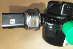 Renault OE 8200584034 інжекторна планка