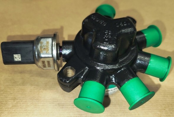 Renault OE 8200584034 інжекторна планка